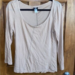 H&M Beige Casual Top and brand new earrings